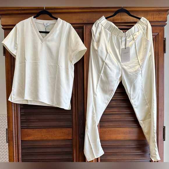 S’edge Satin set Marshmallow Pants L with elastic band. V neck top size L NWT - Picture 1 of 7